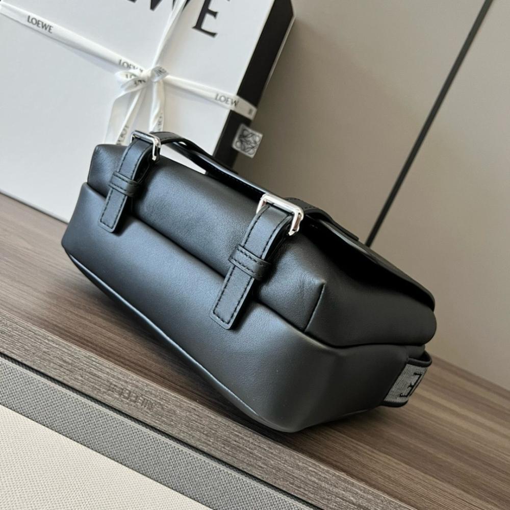 Elegant Leather Shoulder Bag 24.5x18x10.5cm
