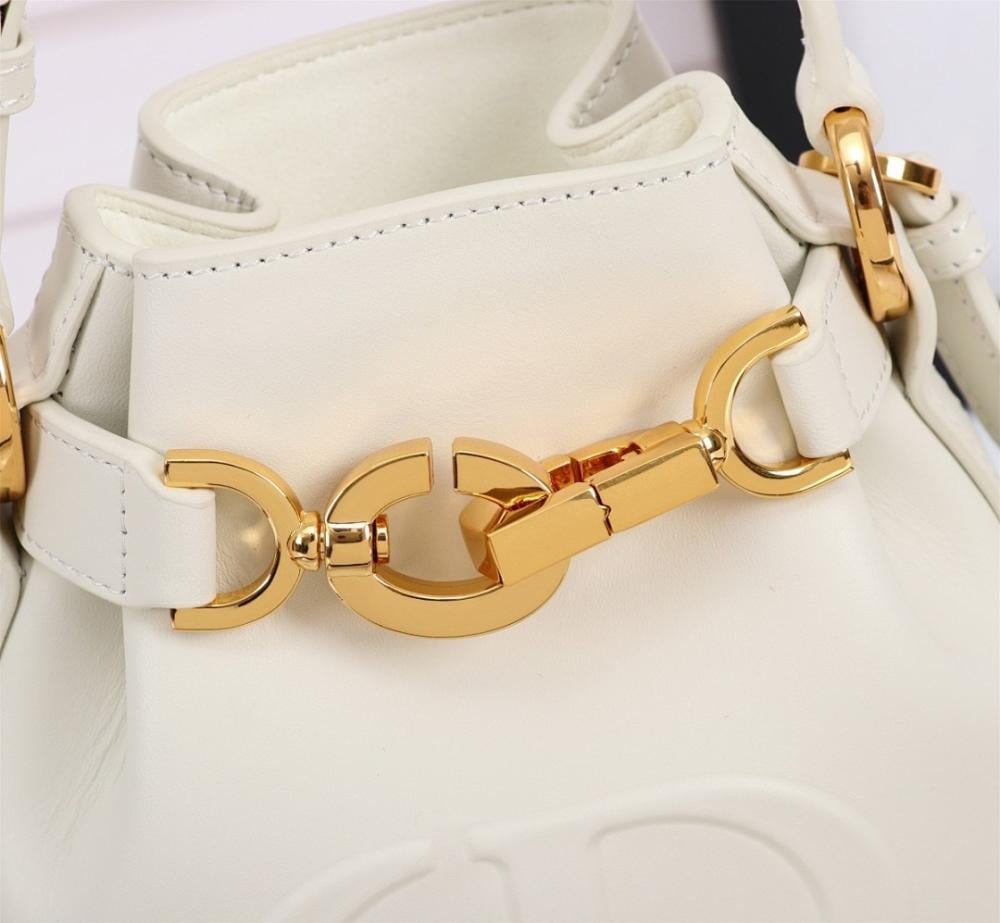 Elegant Leather Bucket Bag