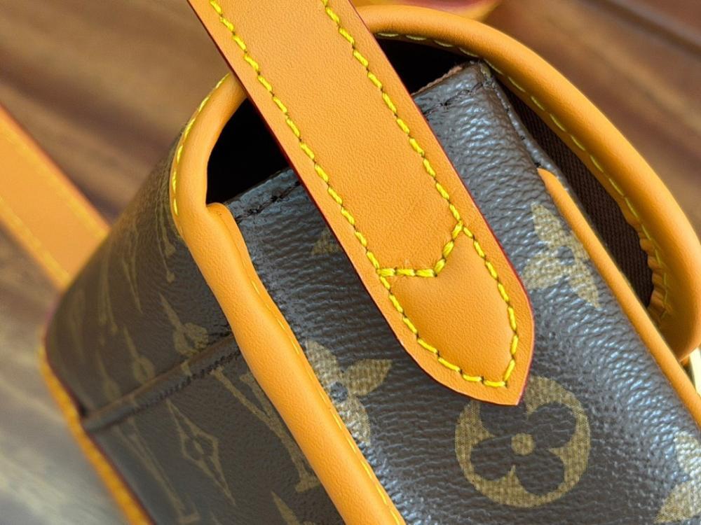 Modern Premium Monogram Leather Crossbody Bag 19.5x15x6cm
