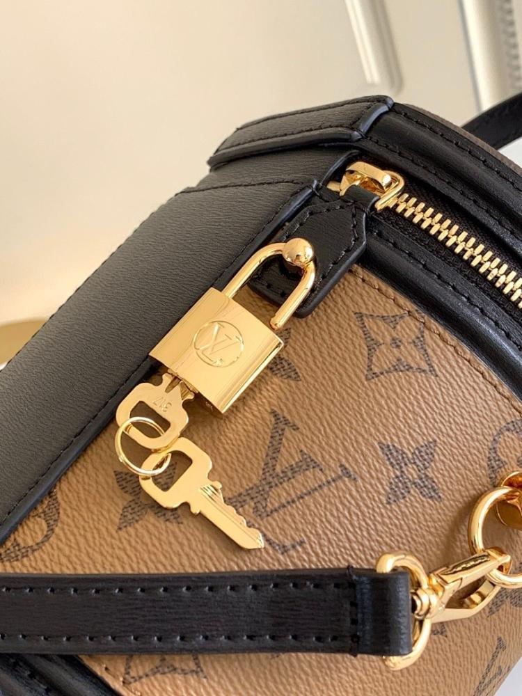 Alma Leather Shoulder Bag 15x17x15cm