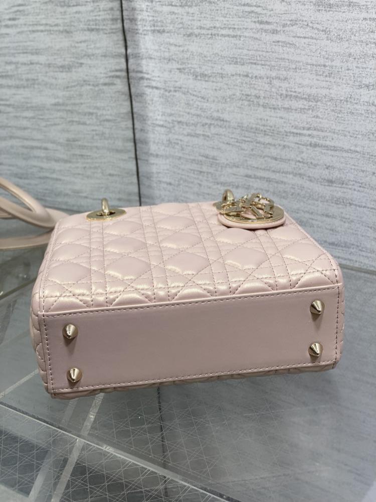 Classic Top Handle Bag Style 555905613