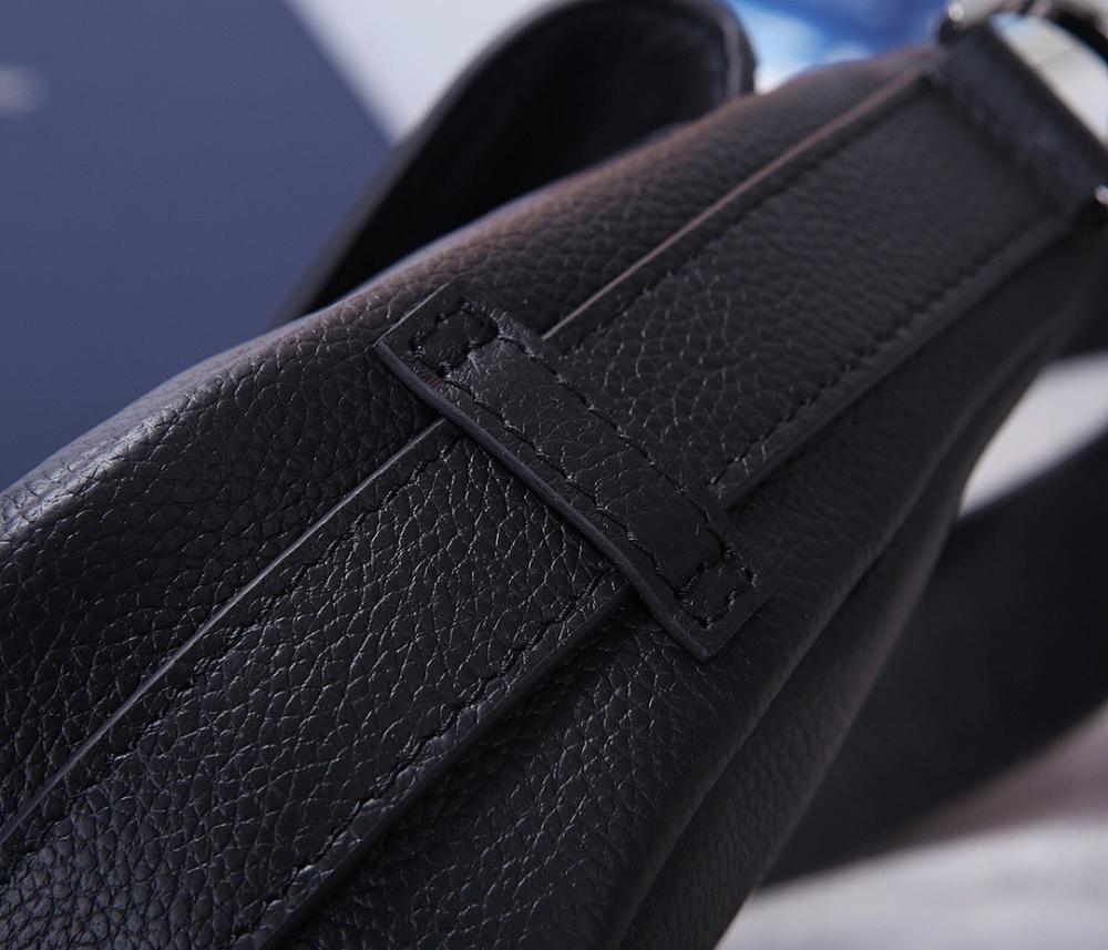 Stylish Refined Black Quilted Calfskin Crossbody Bag Black/Beige 24x17x8cm