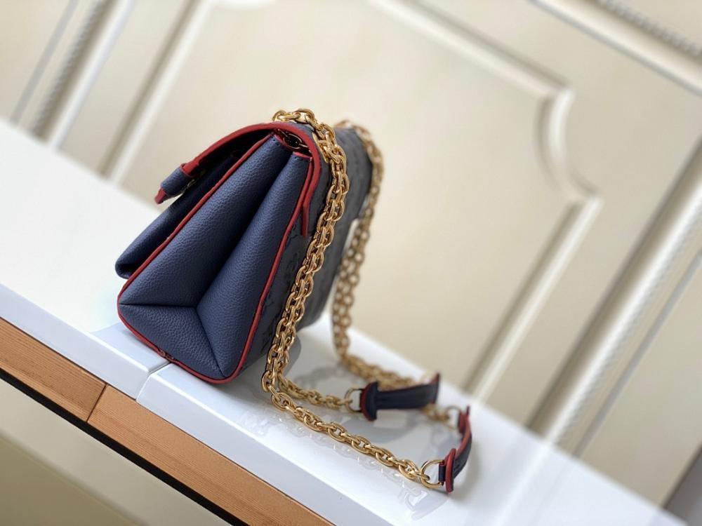 Elegant Refined Leather Shoulder Bag 21x15x8cm