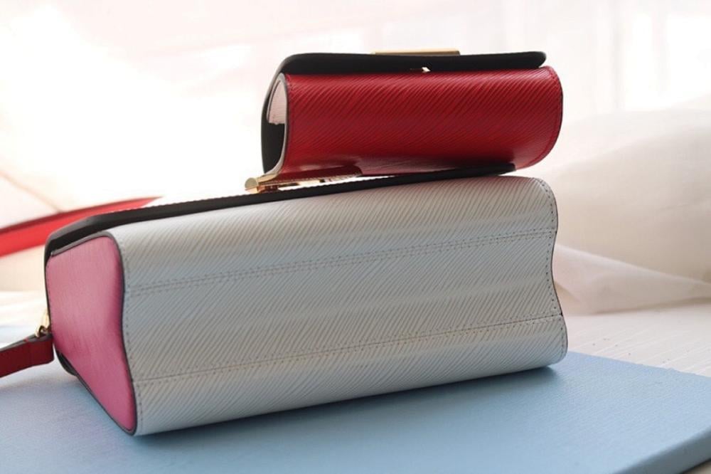 Twist Leather Shoulder Bag 23x18x8cm