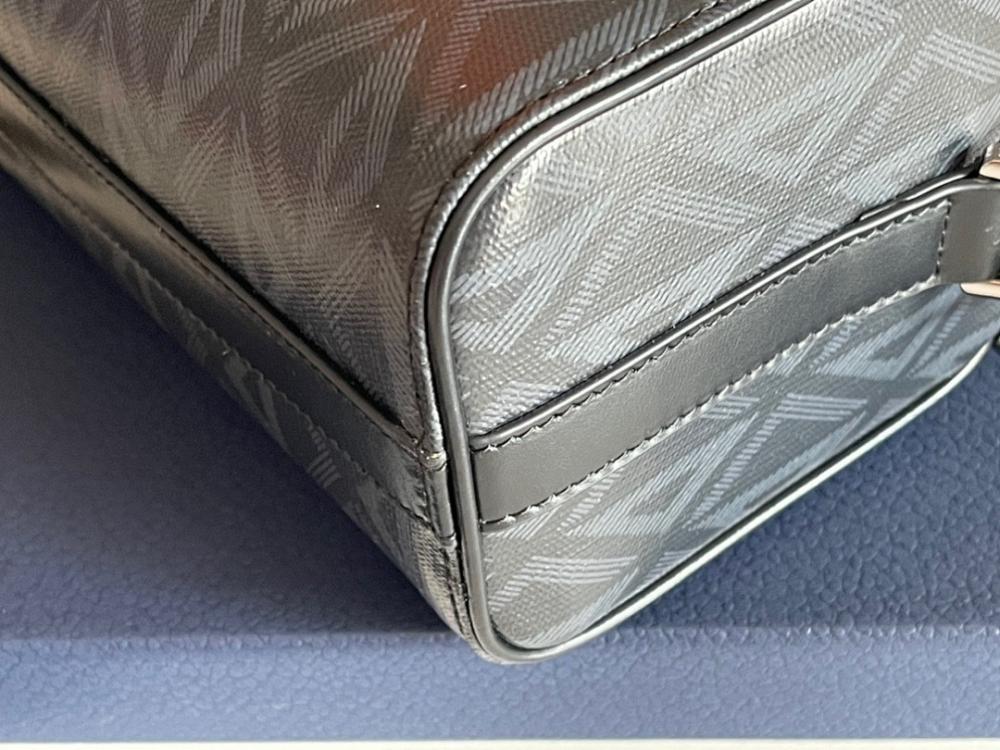 Elegant Grey Leather Shoulder Bag