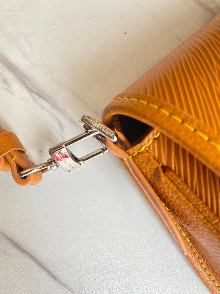 Classic Leather Shoulder Bag 24.5x15.5x9cm