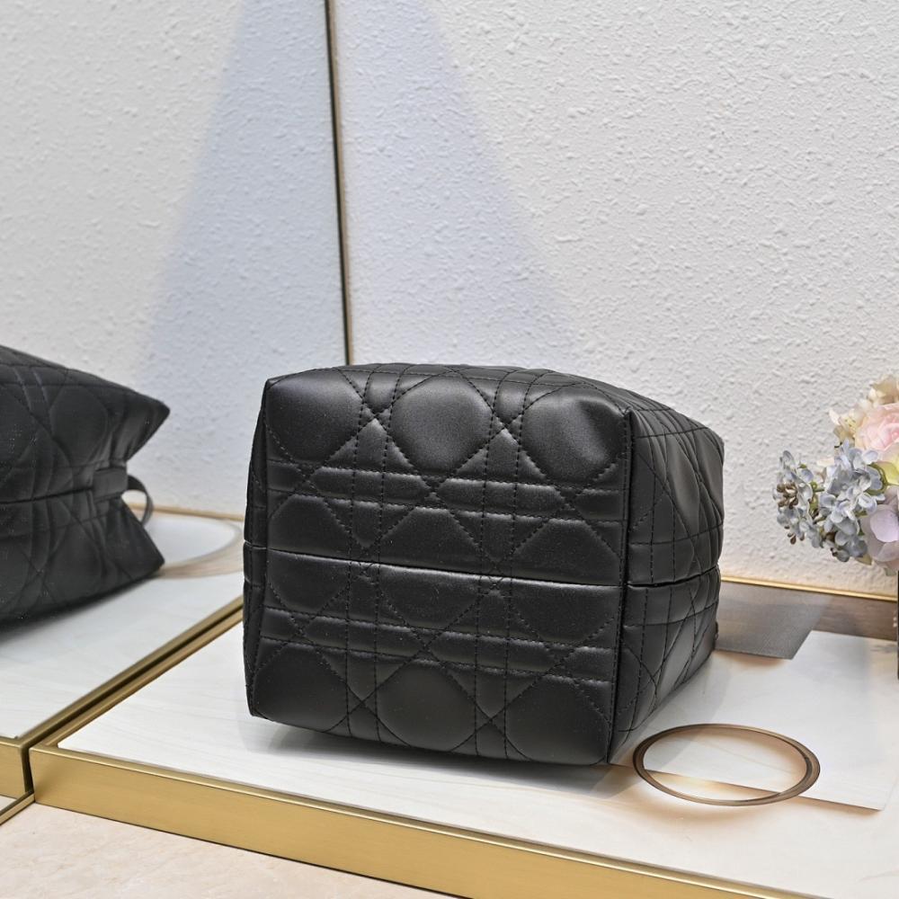 Alma Calfskin Shoulder Bag 18.5x20x22cm