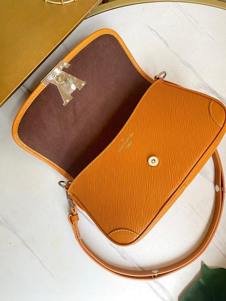 Classic Leather Shoulder Bag 24.5x15.5x9cm
