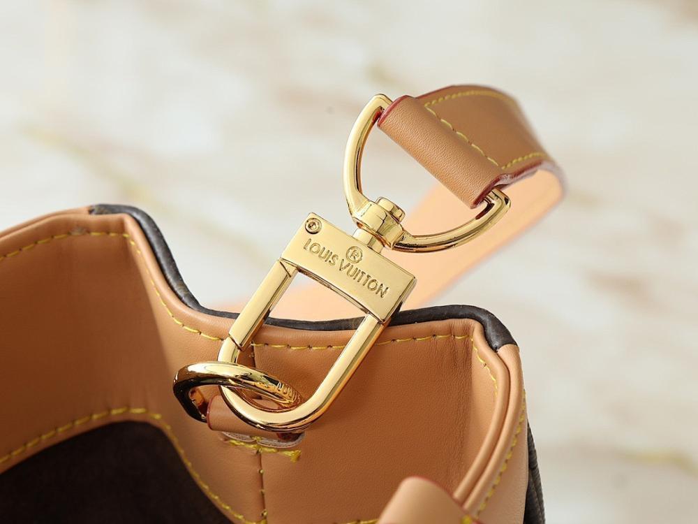 Modern Refined Gold Monogram Leather Shoulder Bag 30x19.5x12cm