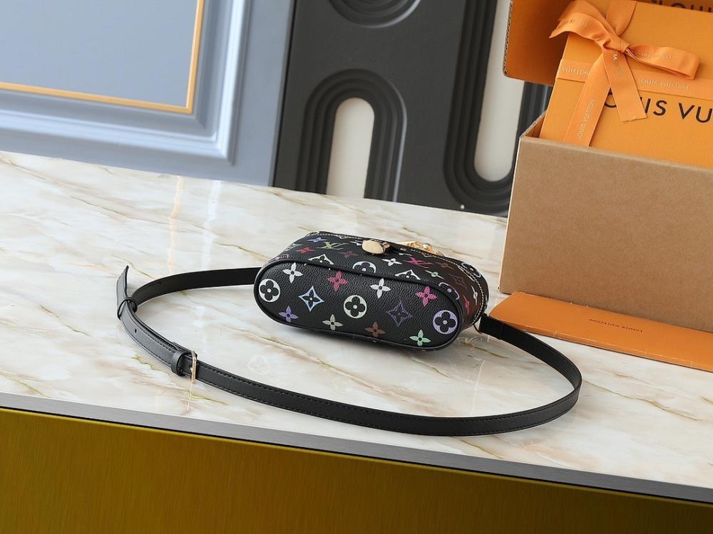 Modern Refined Monogram Leather Crossbody Bag 19x11.5x6.5cm