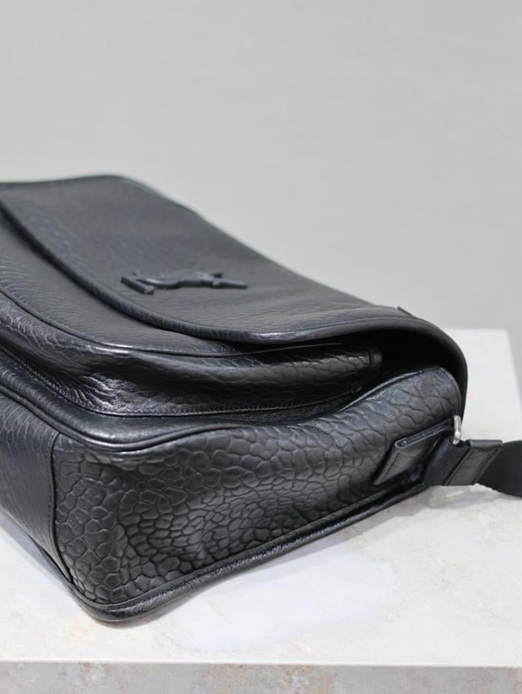 Modern Refined Lambskin Shoulder Bag Black