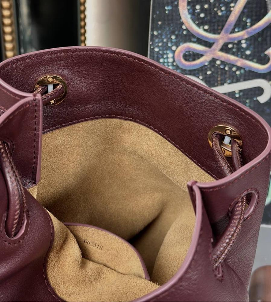 Italian-Inspired Stylish Calfskin Shoulder Bag 21.5x17x7cm