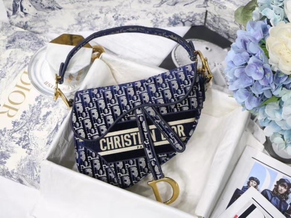 Classic Shoulder Bag Style 180998538