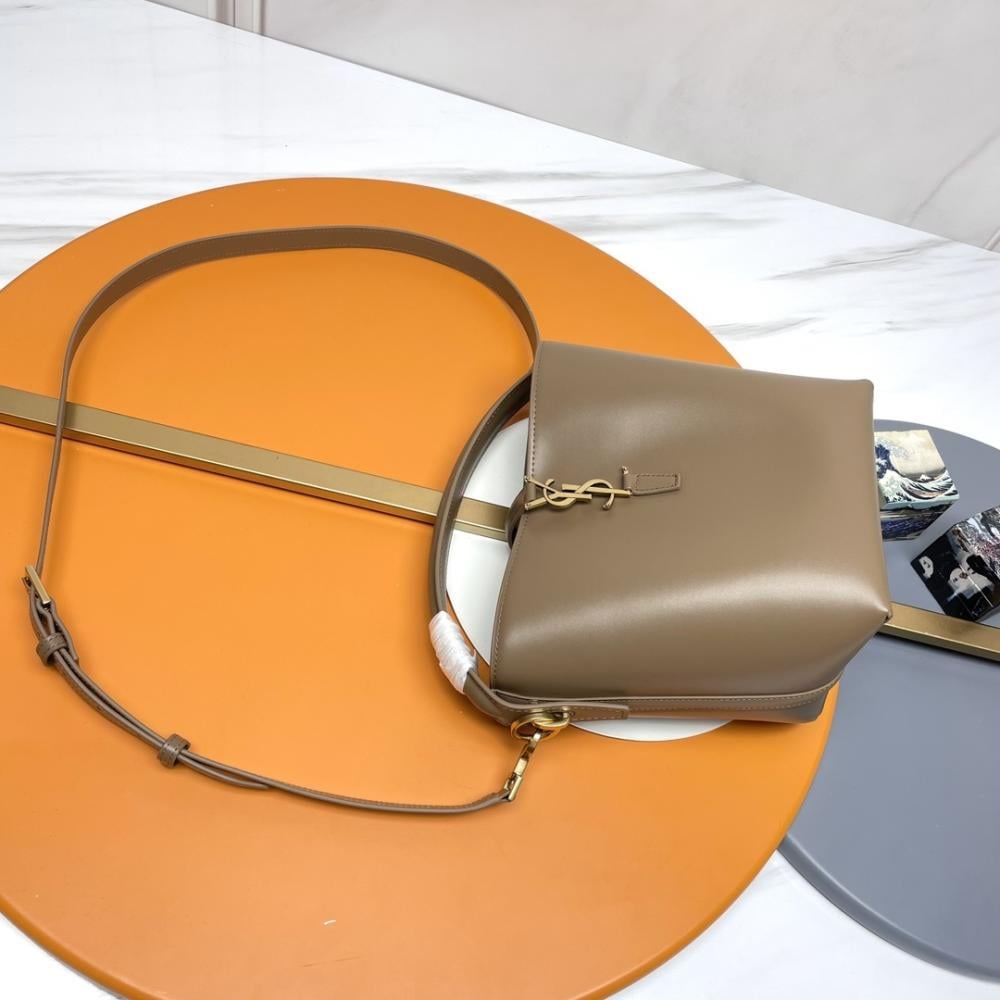 Calfskin Bucket Bag Style 1784164152