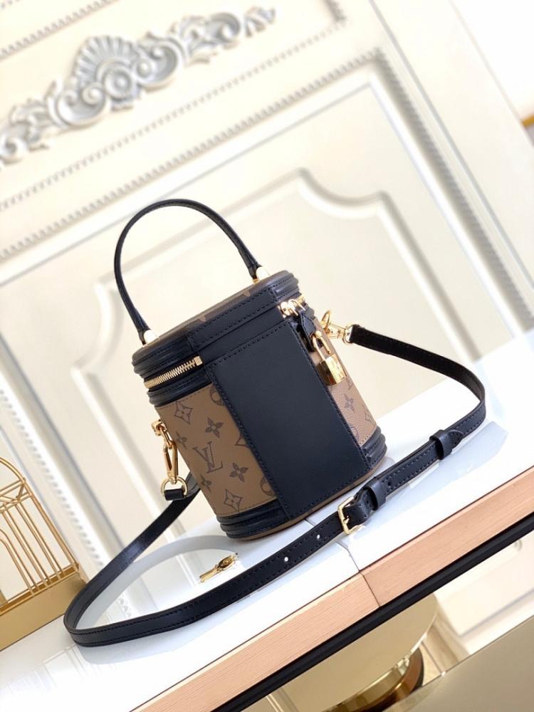 Alma Leather Shoulder Bag 15x17x15cm