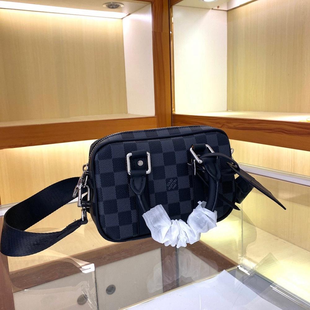 Italian-Inspired Stylish Shoulder Bag 20x13x5.5cm