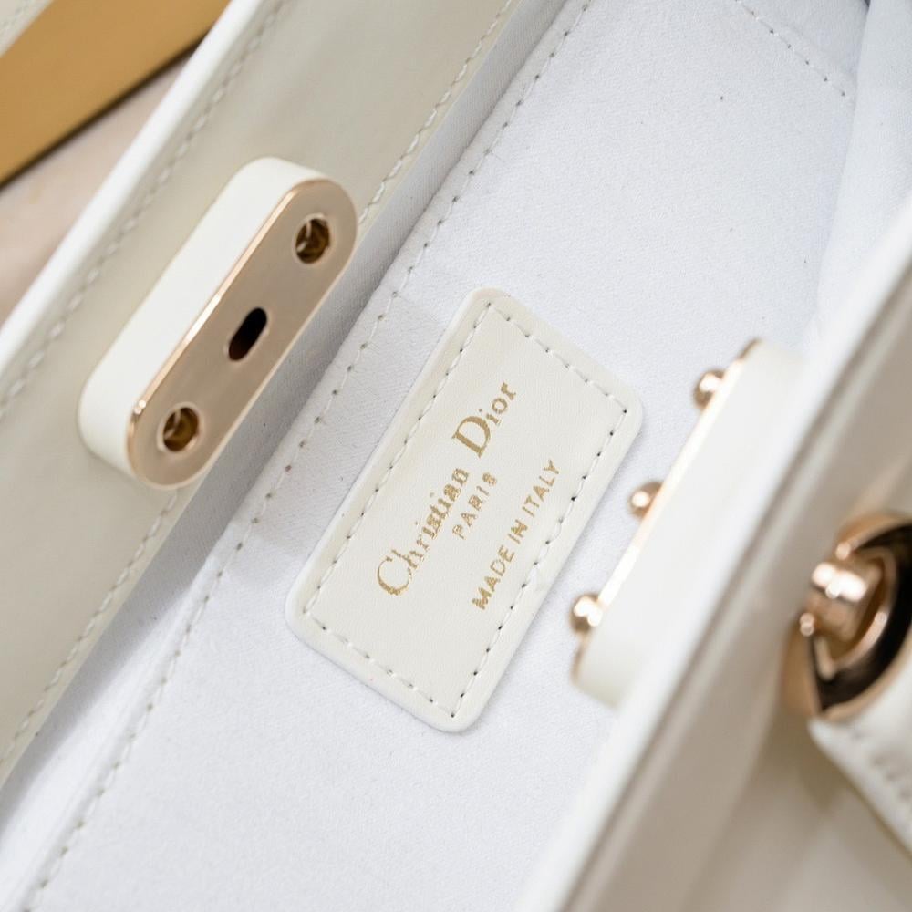 Classic Luxury Calfskin Shoulder Bag 22x12x12cm