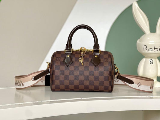 Classic Italian-Inspired Leather Shoulder Bag 20.5x13.5x12cm