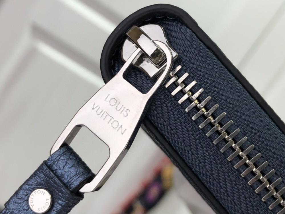 Wallet Style 985606397