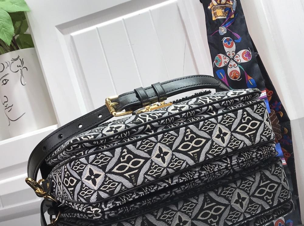 Classic Crossbody Bag Style 1054421018