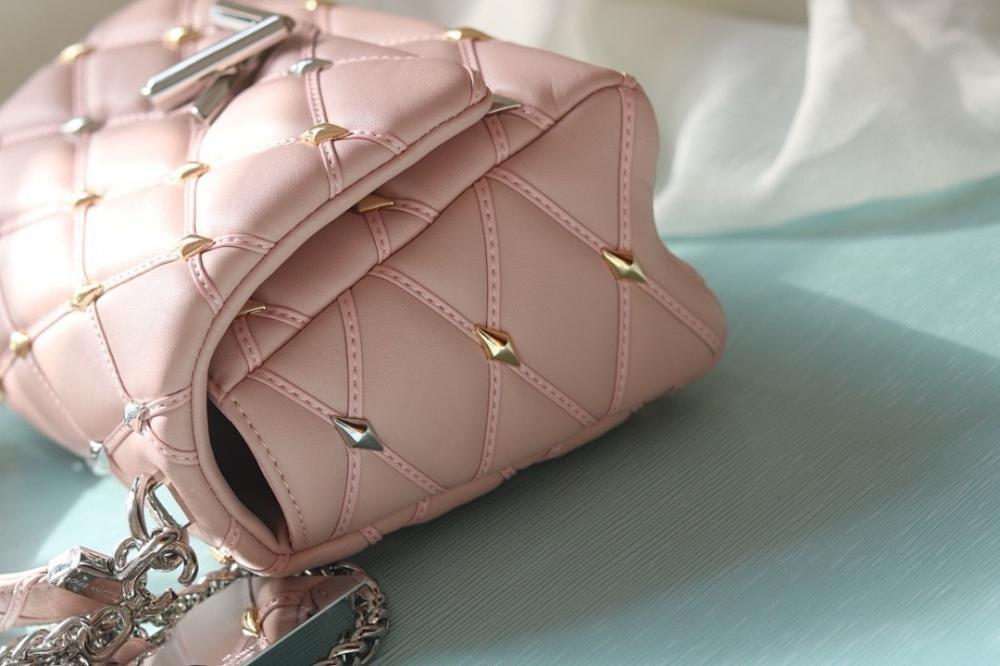 Stylish Quilted Lambskin Shoulder Bag 23x16x10cm