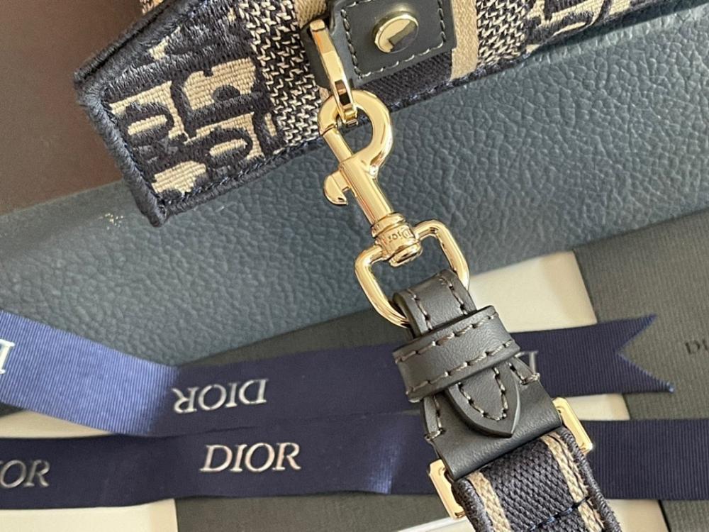 Modern Gold Shoulder Bag