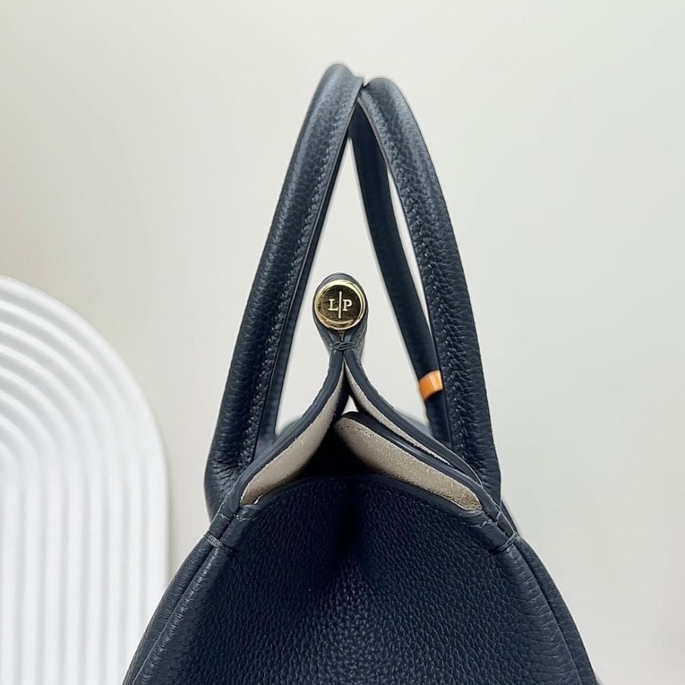 Classic Refined Calfskin Shoulder Bag 25x18x12.5cm