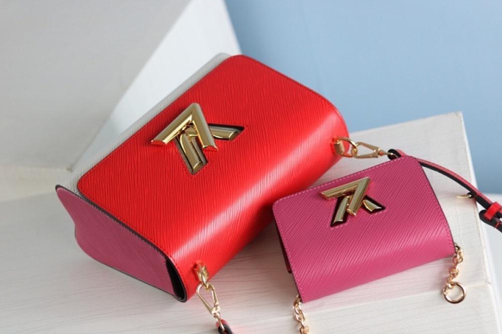 Twist Leather Shoulder Bag 23x18x8cm