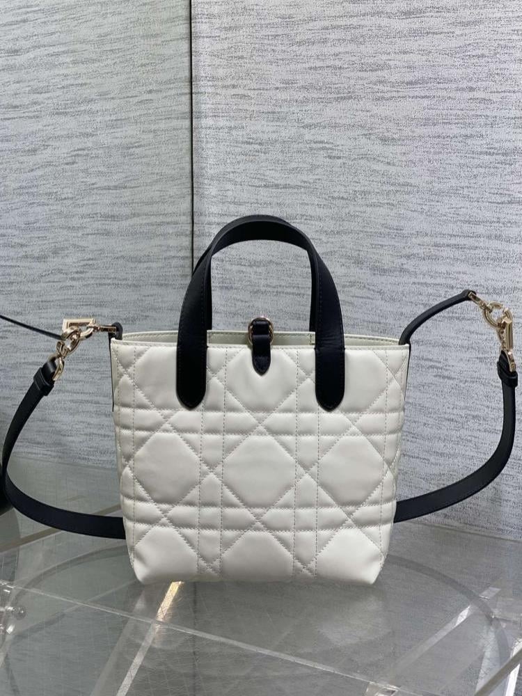 Top Handle Bag Style 444538971