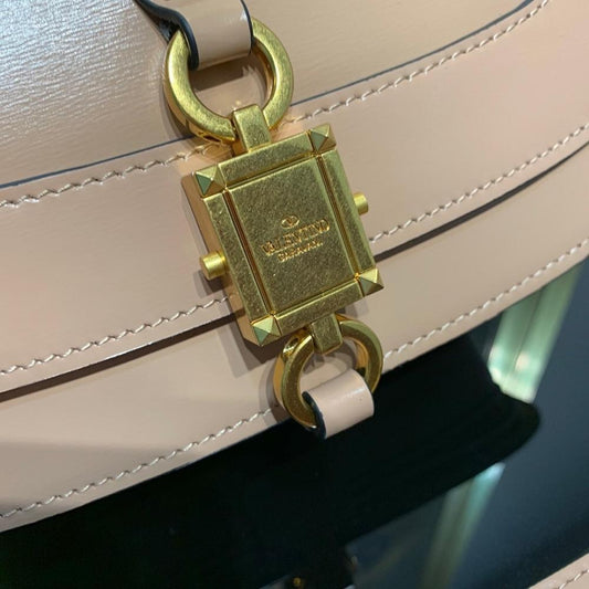 Stylish Gold Leather Shoulder Bag 22x18x7cm