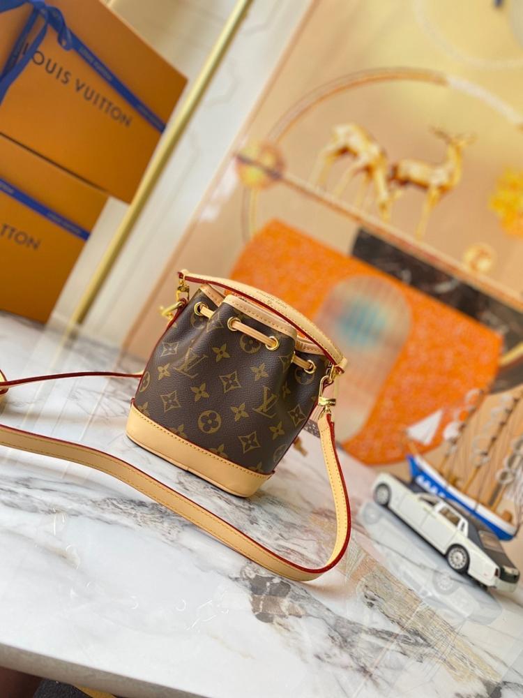 Elegant Leather Crossbody Bag