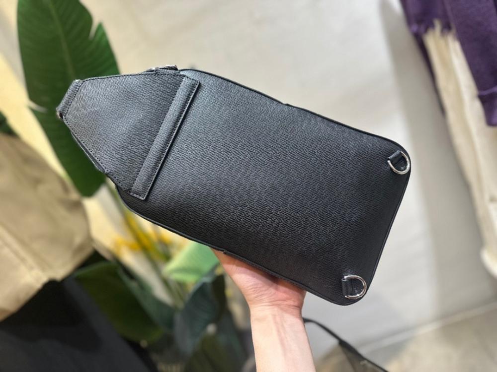 Luxury Refined Canvas Shoulder Bag 20x31x10cm