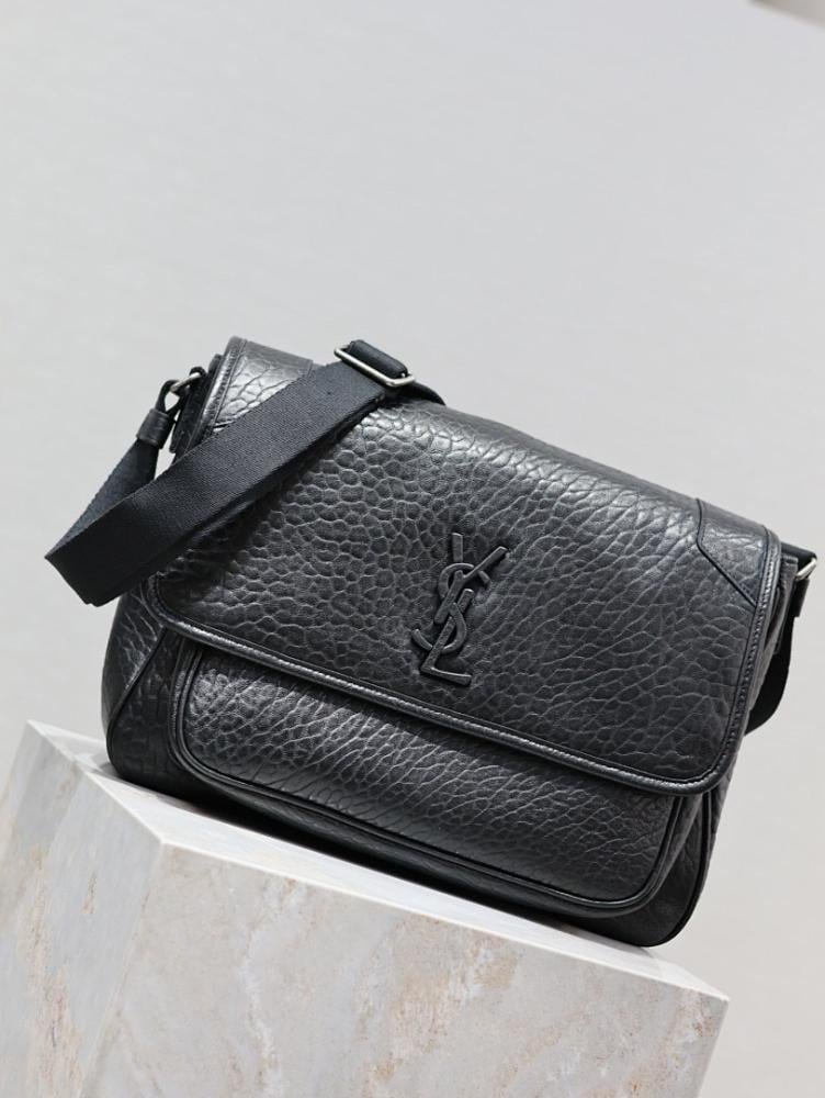 Modern Refined Lambskin Shoulder Bag Black