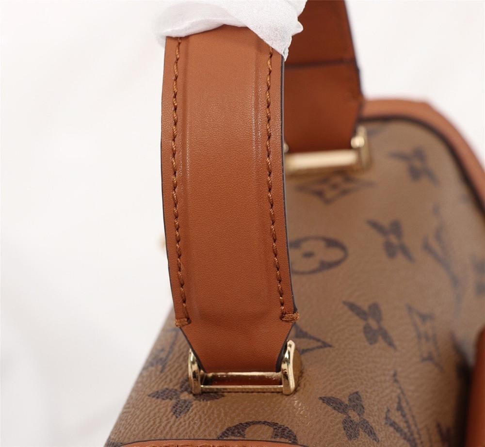 Elegant Stylish Monogram Leather Bag 21x23x12cm