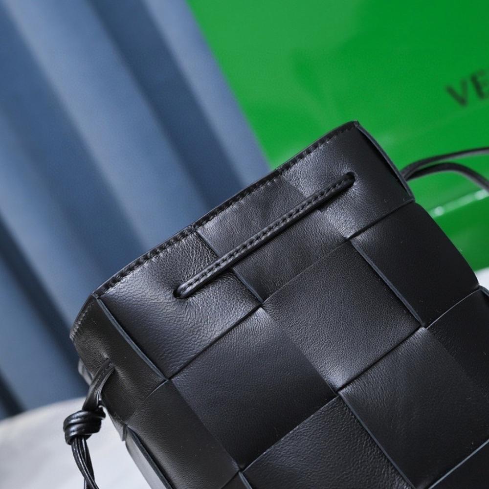 Stylish Refined Woven Shoulder Bag 19x14x13cm