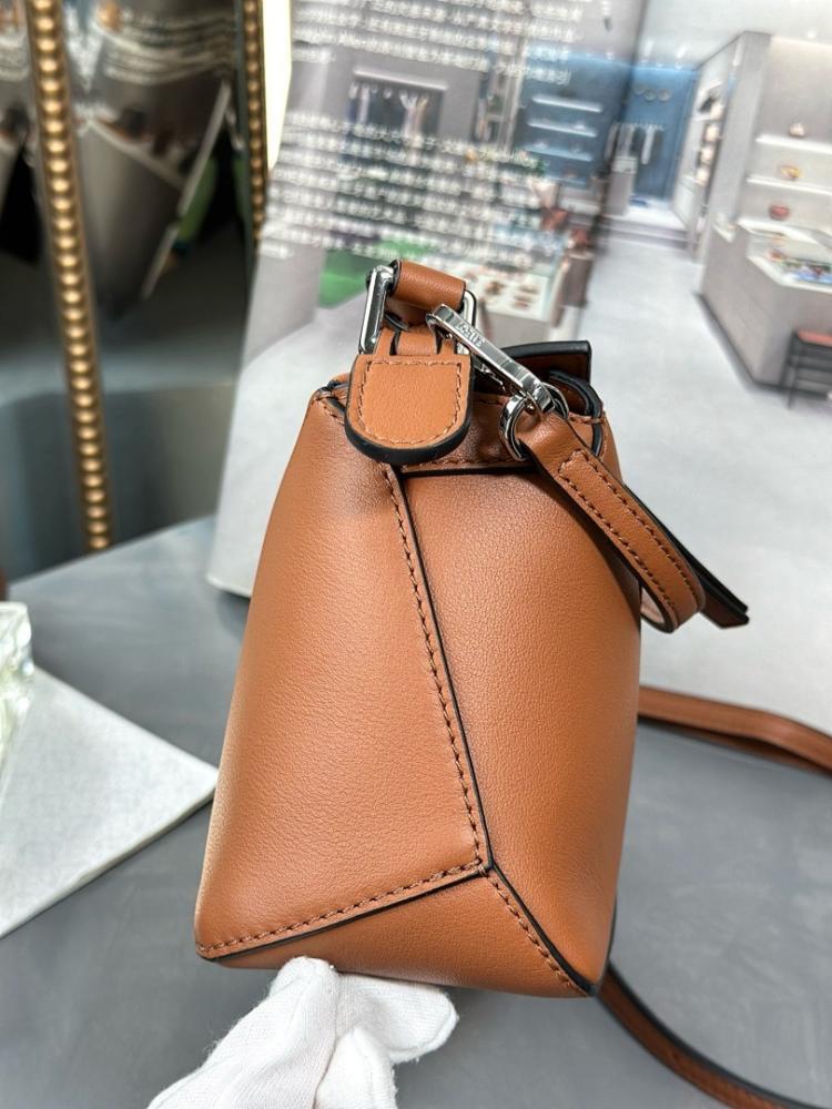 Stylish Leather Crossbody Bag 18x8x12.5cm