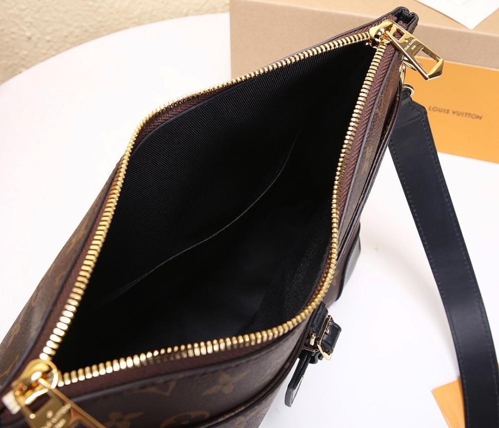 Classic Refined Leather Shoulder Bag 31x27x11cm