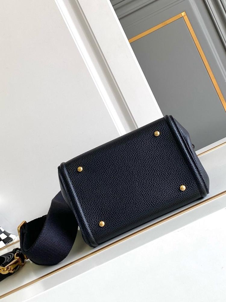 Modern Calfskin Shoulder Bag 19x17x14cm