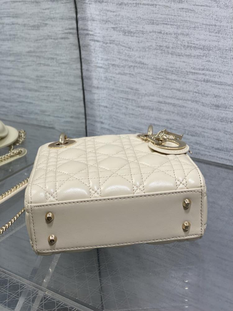 Classic Elegant Top Handle Bag Style 266983232