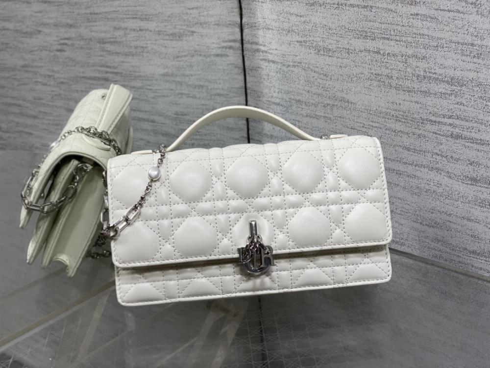 Luxury Top Handle Bag Style 1665995823