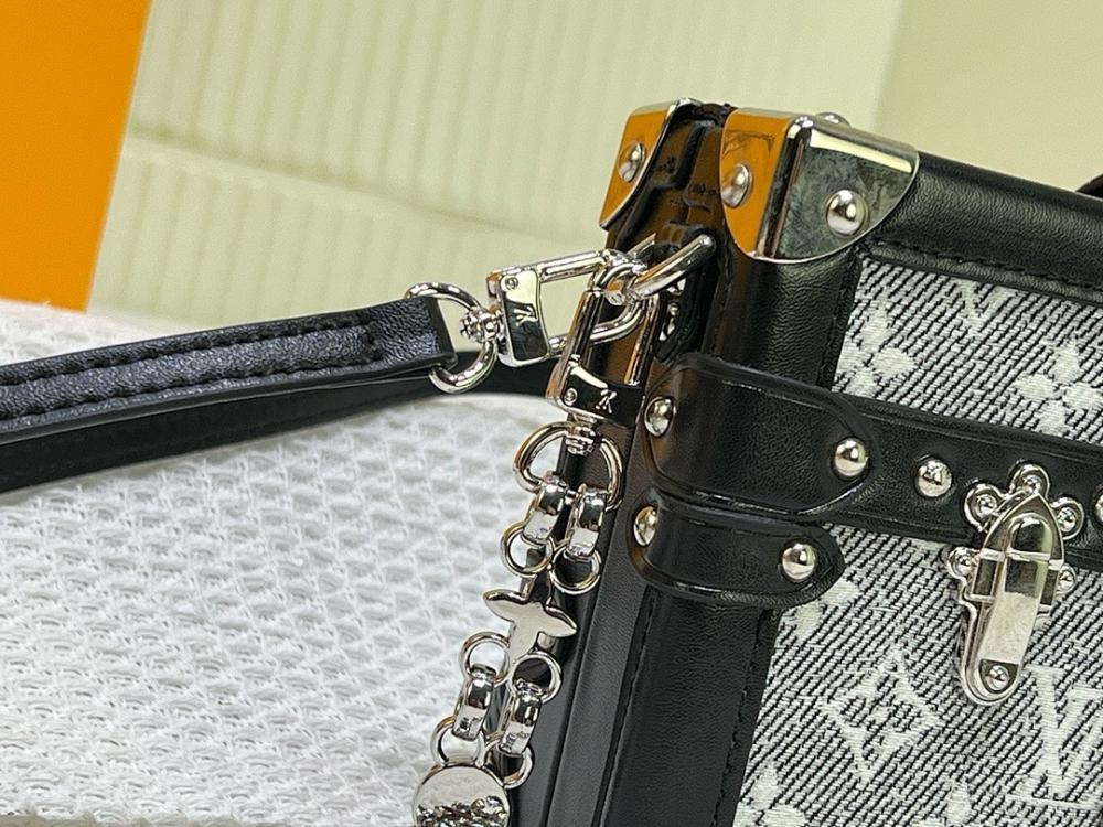 Modern Italian-Inspired Canvas Shoulder Bag 20x12.5x5cm