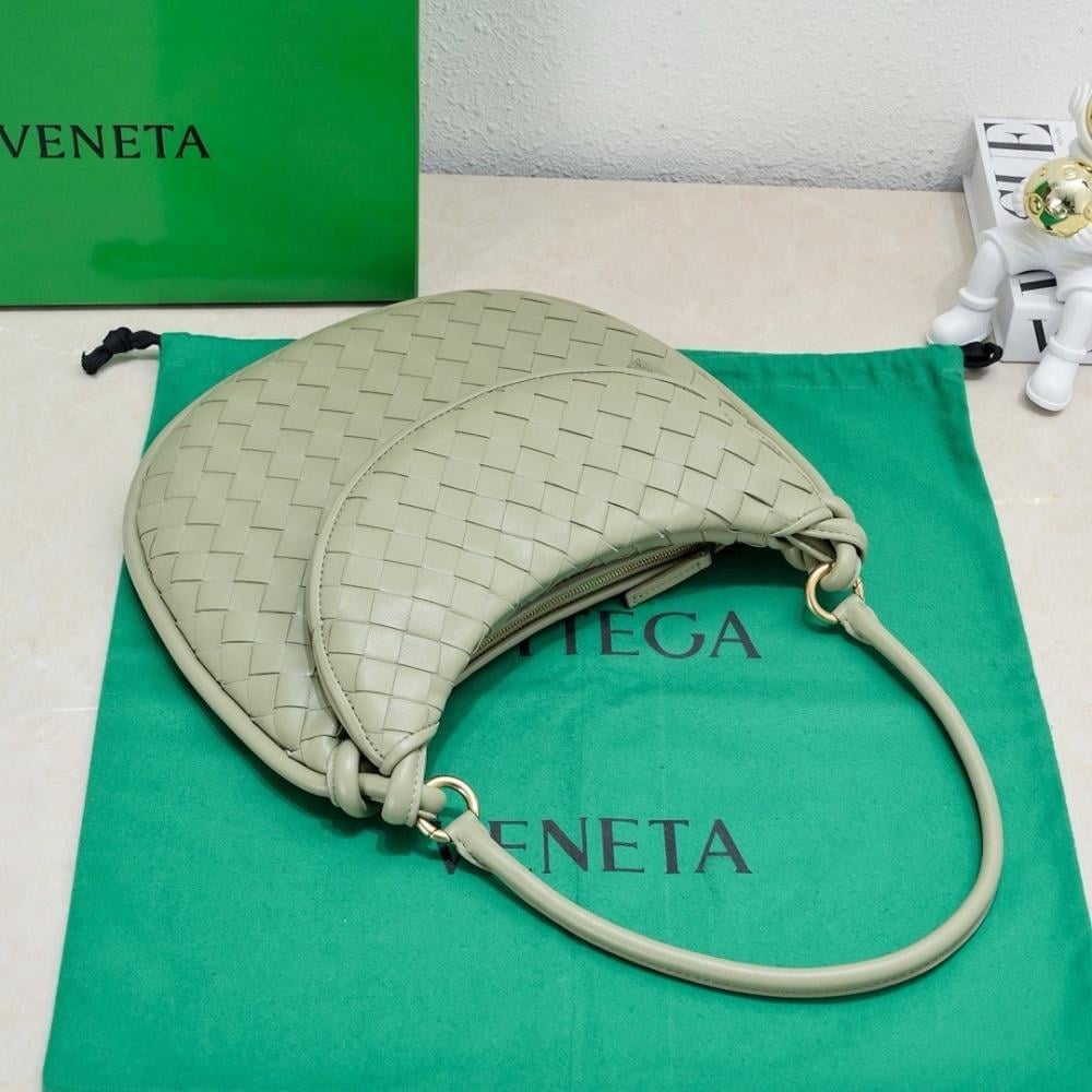 Bobby Woven Leather Shoulder Bag 36x25x10cm
