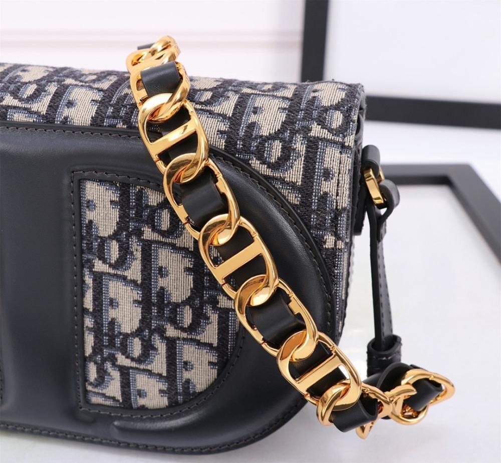Modern Italian-Inspired Quilted Leather Shoulder Bag 21x12x6cm