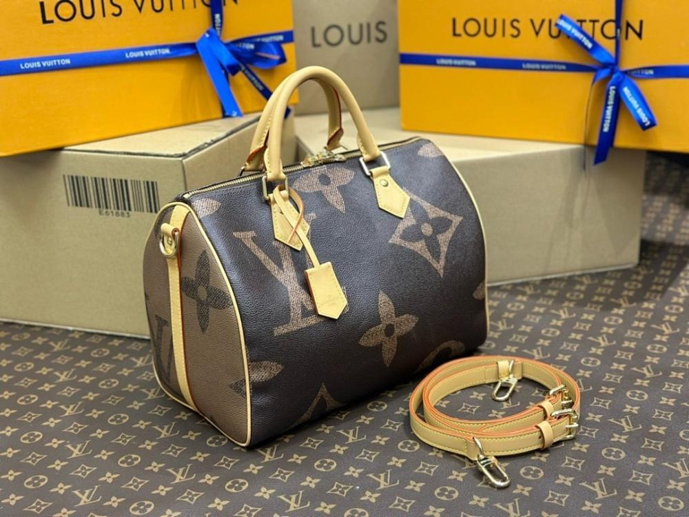 Stylish Refined Gold Monogram Leather Shoulder Bag 30x21x17cm