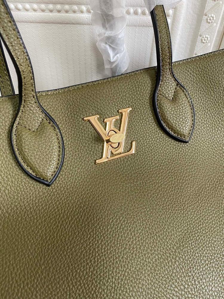 Stylish Gold Quilted Calfskin Crossbody Bag