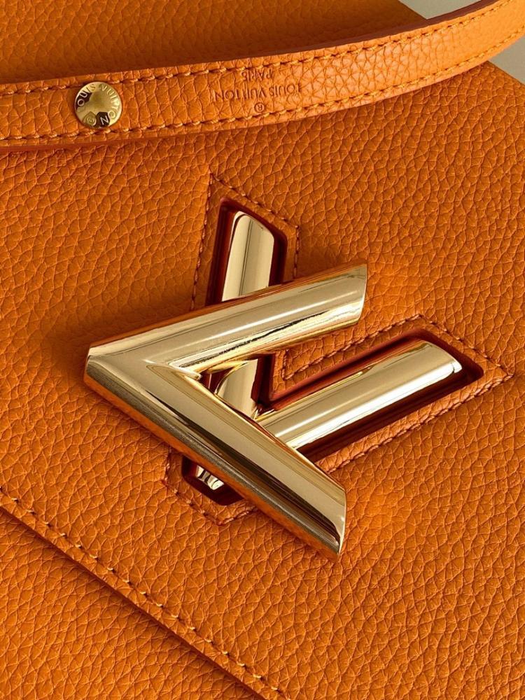 Twist Leather Shoulder Bag 29x21x12cm