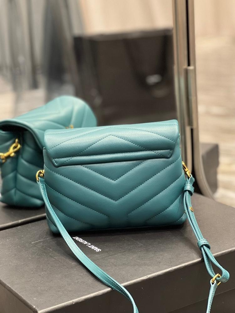 Stylish Calfskin Crossbody Bag 20x14x7cm