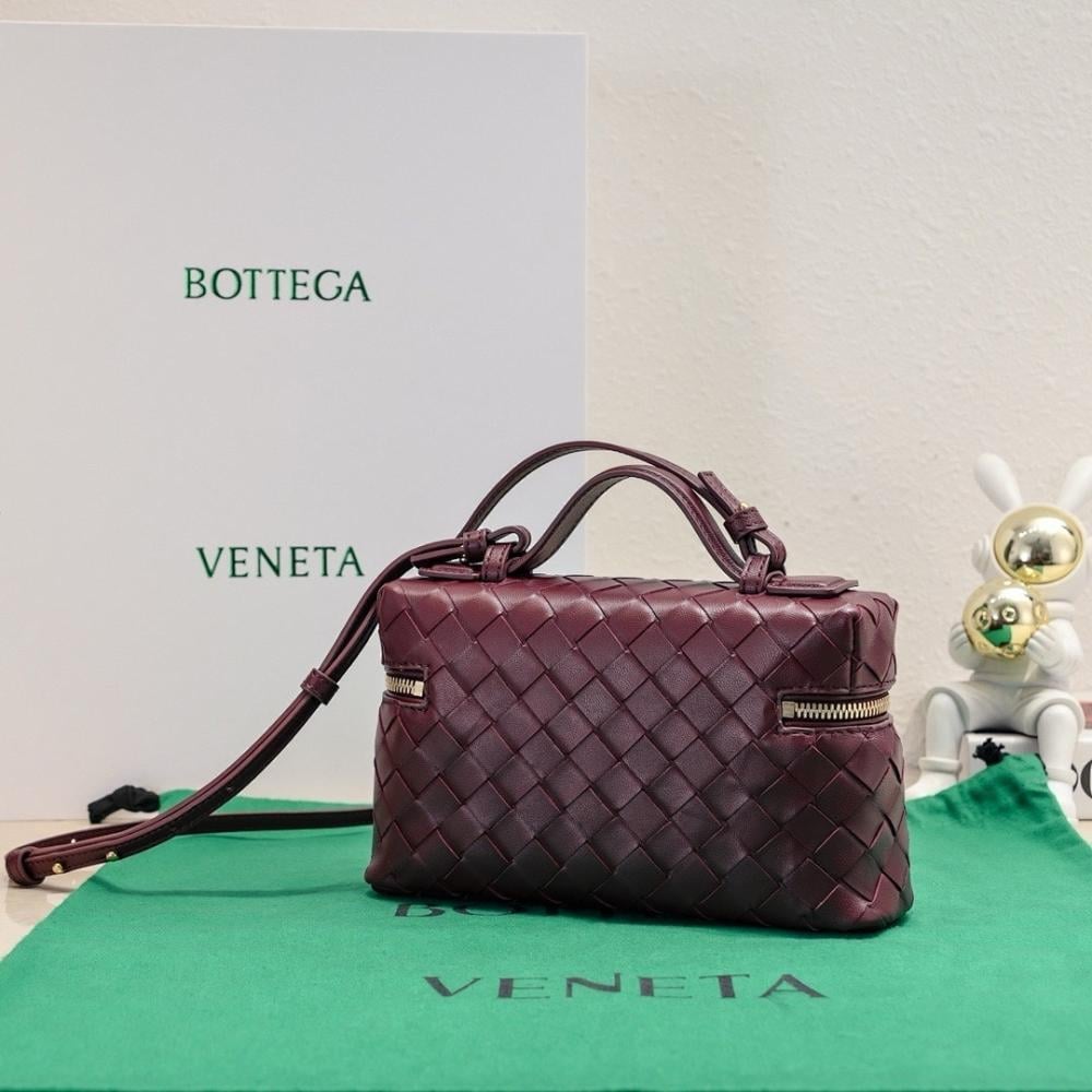 Classic Modern Woven Bag 22x12.5x5cm
