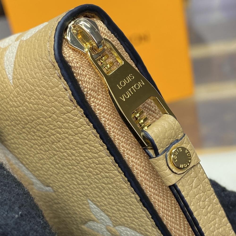 Elegant Wallet Style 1140704137