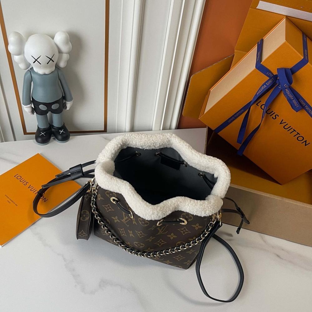 Modern Refined Lambskin Shoulder Bag 22x19x14cm